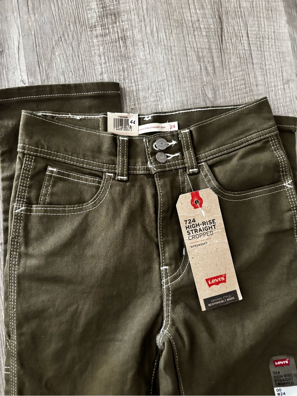 Women’s NWT Levi’s 724 high rise cropped straight jeans sz 00 olive green cargo